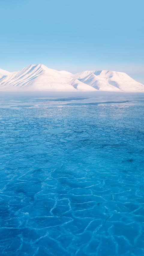 Norway ice landscape of Spitsbergen's glacier mountains screenshot