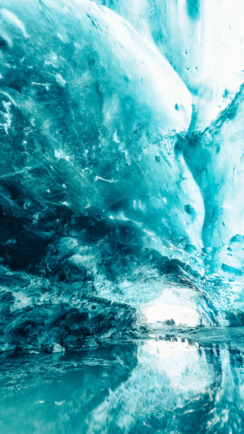 Ice caves of glaciers screenshot