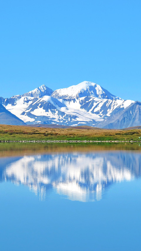Blue lake, Ukok Plateau, Altai Mountain screenshot