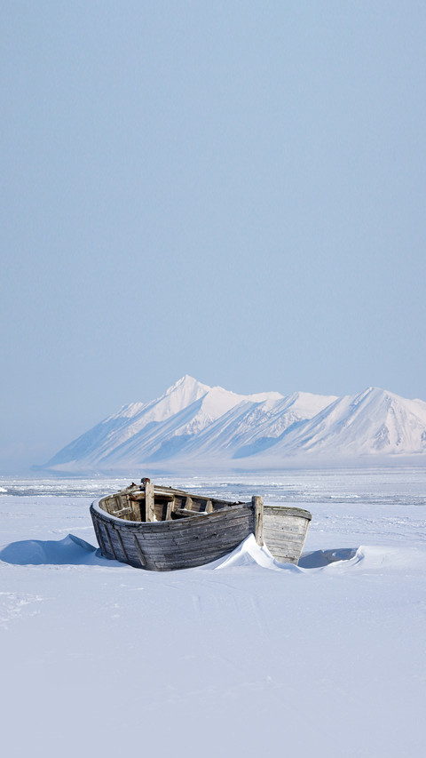 Arctic, frozen old wooden boat screenshot