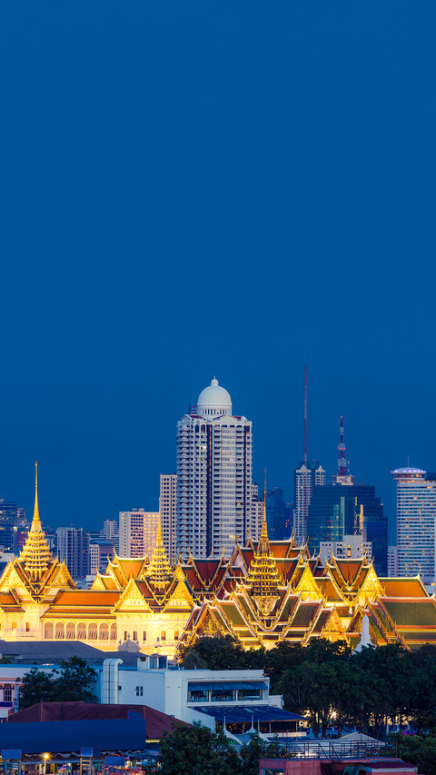 Grand palace and bangkok city in background screenshot