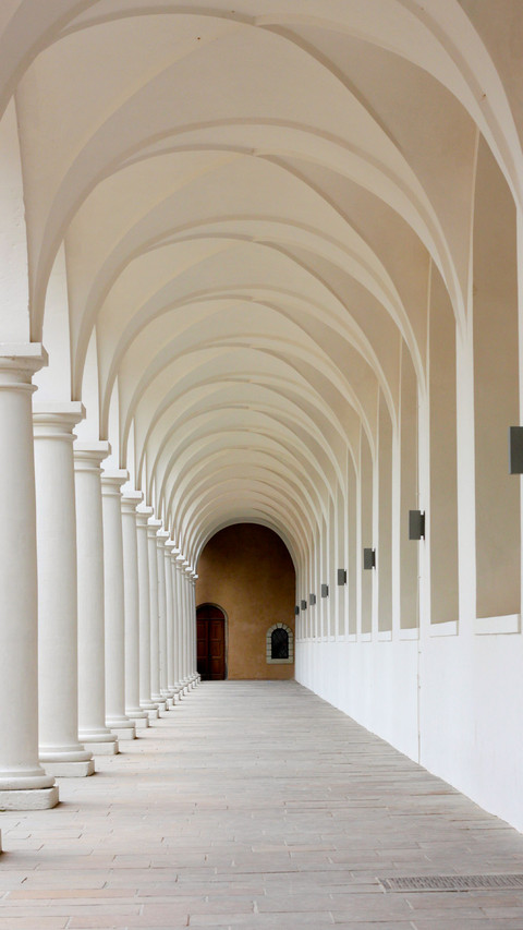 Church corridor in Dresden Germany screenshot