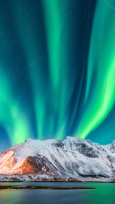 Aurora borealis. Lofoten islands, Norway screenshot