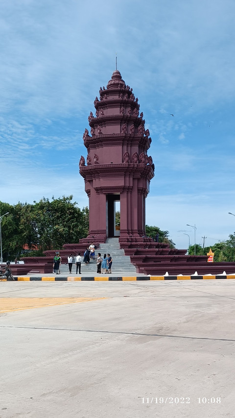 Cambodia Independence Monument screenshot