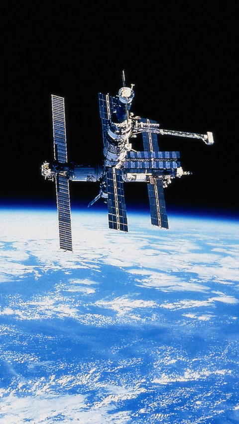 Why isnt the space station built on the moon 28 screenshot