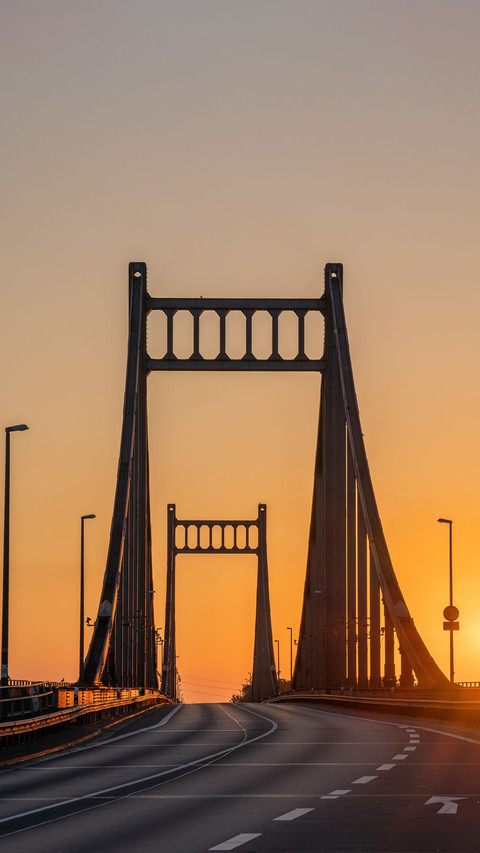 Bridge on the Rhine screenshot