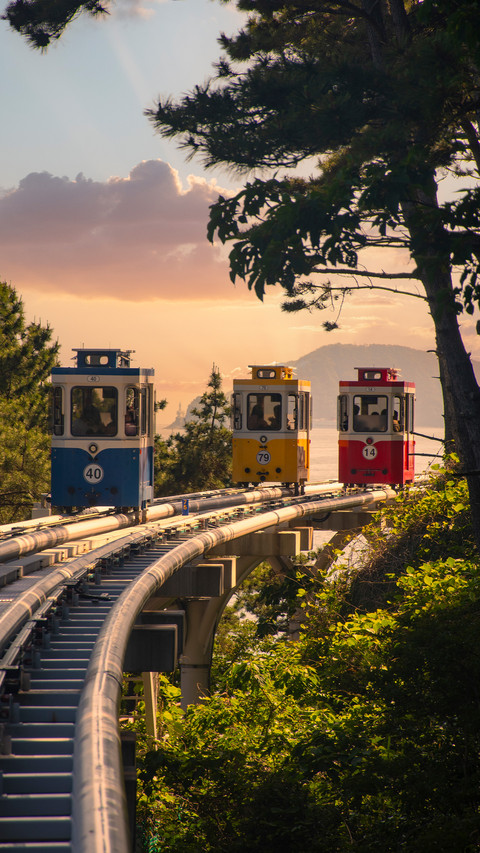 How romantic the capsule train is screenshot