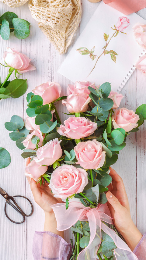 There are so many fake roses on valentines day screenshot