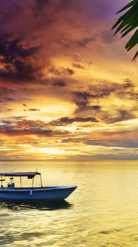 Sunset over mabu island screenshot