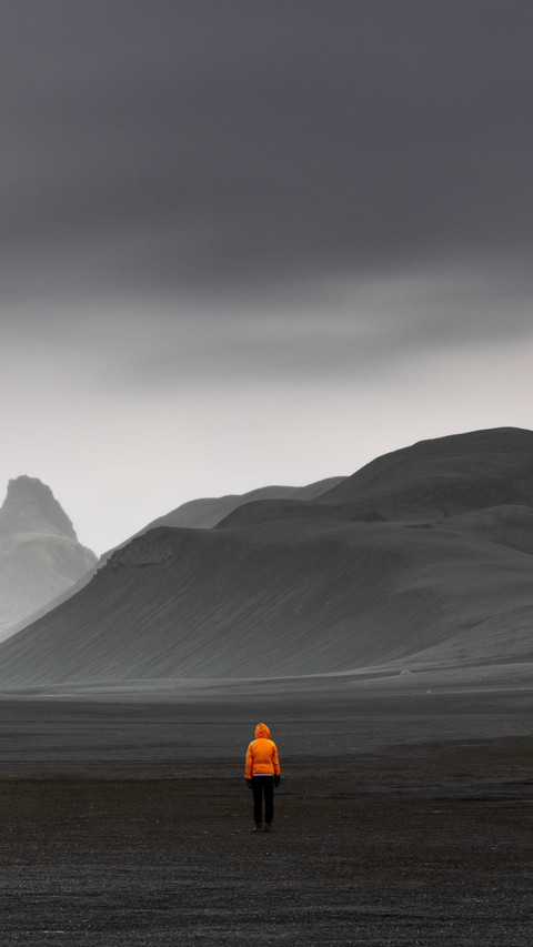 Summer cloudy scenery in the Icelandic highlands screenshot