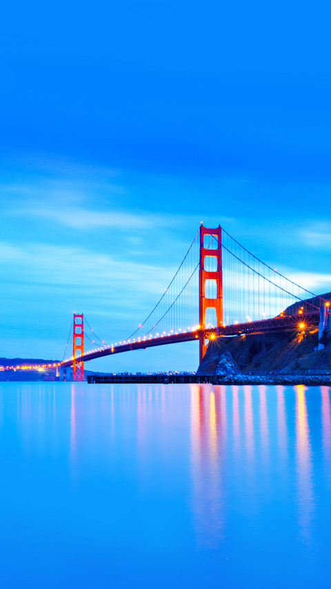 Majestic Golden Gate Bridge stretching across the bay screenshot