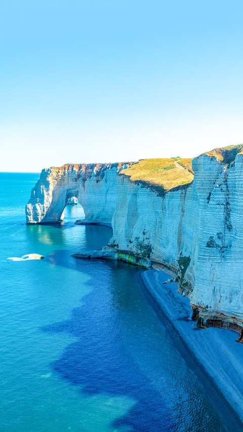 Beach walk on the beautiful alabaster coast near Étretat screenshot