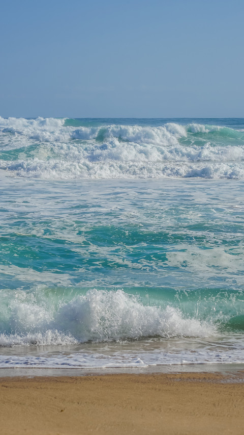 The waves crash against the beach screenshot