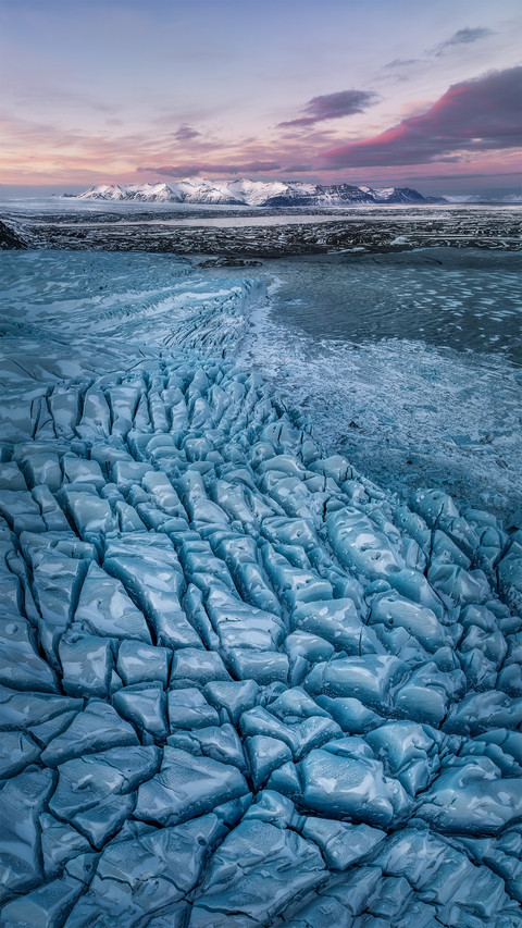 When glaciers extend towards the sea screenshot