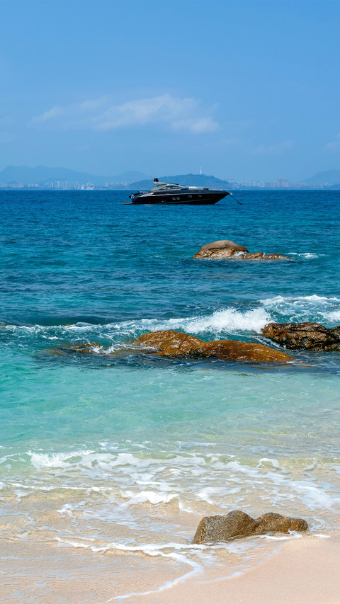 The scenery of wuzhizhou island in sanya screenshot