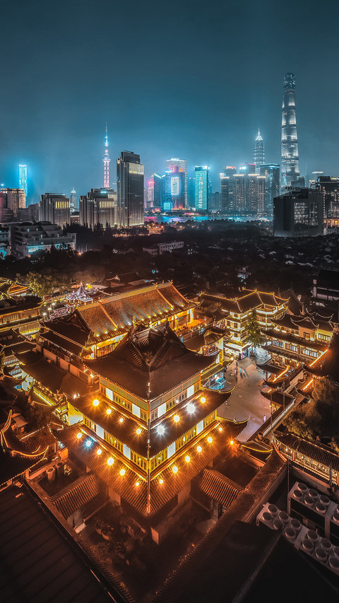 Brightly Lit City Night Scene screenshot