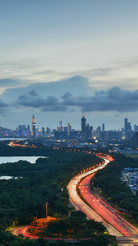 A City Full of Traffic And Lights in The Evening screenshot