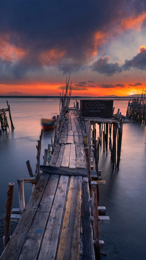 The boardwalk along the portuguese coastline screenshot