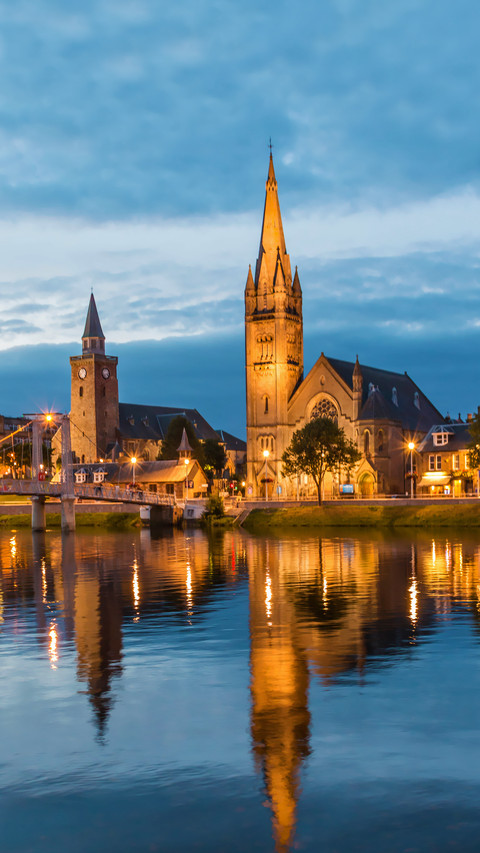 Uk scotland inverness church and footbridge over river screenshot