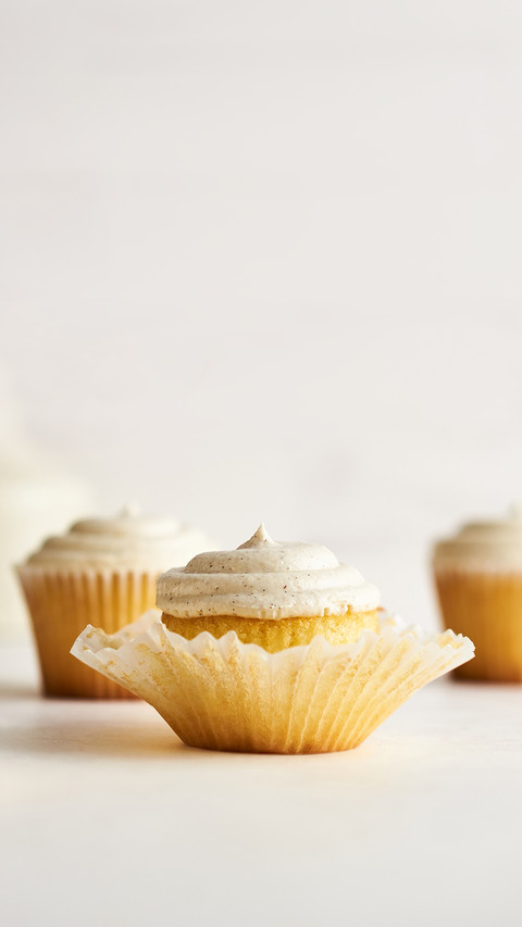 Vanilla cupcakes, white background, simple, elegant desserts screenshot