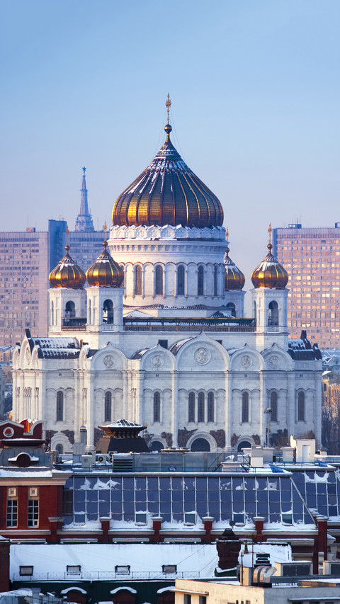 Cathedral of christ the saviour church in winter moscow screenshot