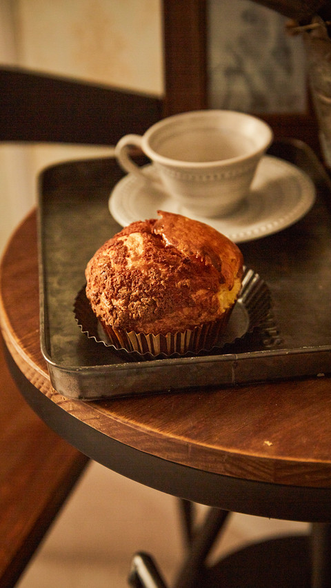 Baked cake with pineapple buns screenshot