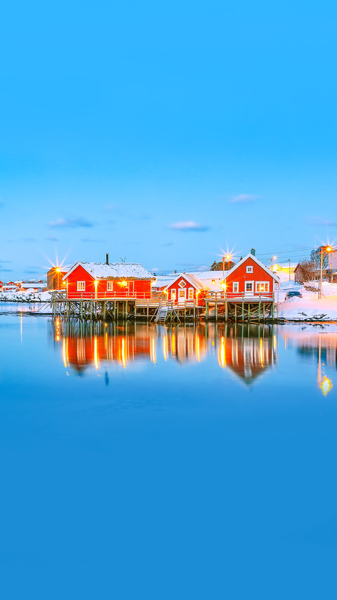 Dramatic evening cityscape of Reine town screenshot