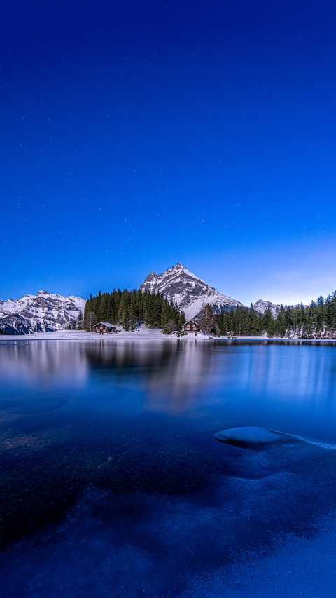 Lake in the Alps Mountain screenshot