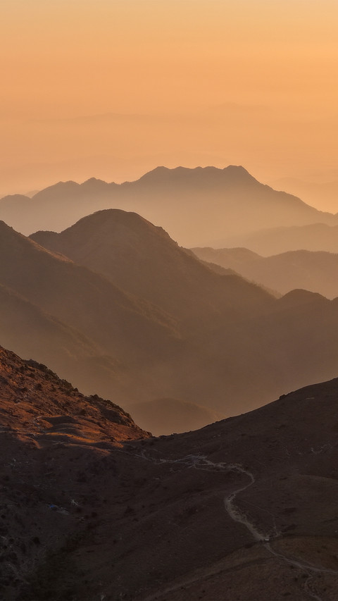 The golden morning glow layers upon the mountains screenshot