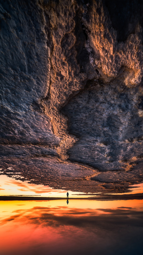 A dreamlike journey under the mirror of the sky screenshot