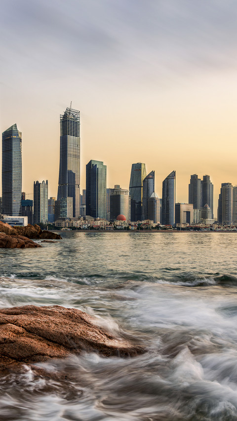 8 littleknown facts about walking kids by the seaside screenshot