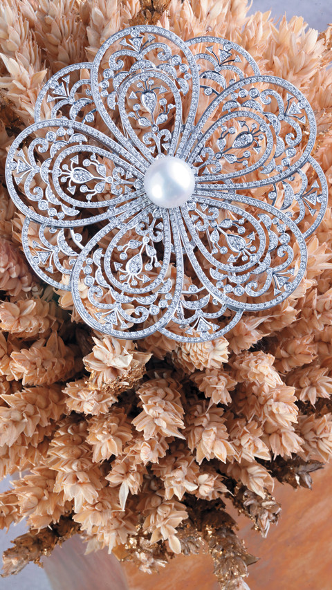 White jewelry screenshot