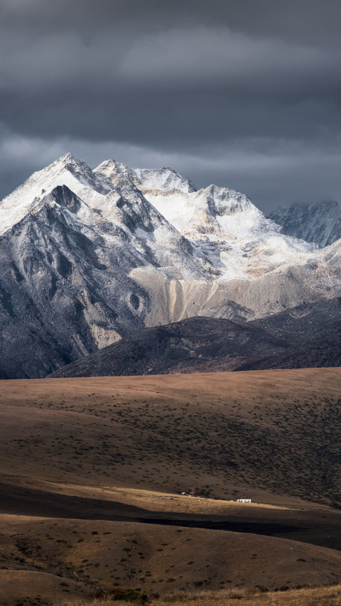 Autumn snow and cloud shadows on the roads of western Sichua screenshot