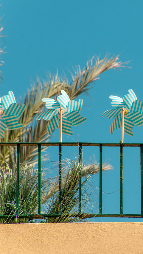 Three striped windmill toys screenshot