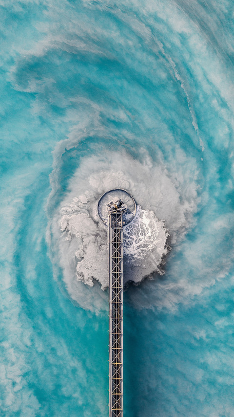 Why the ocean surface is different in color 54 screenshot