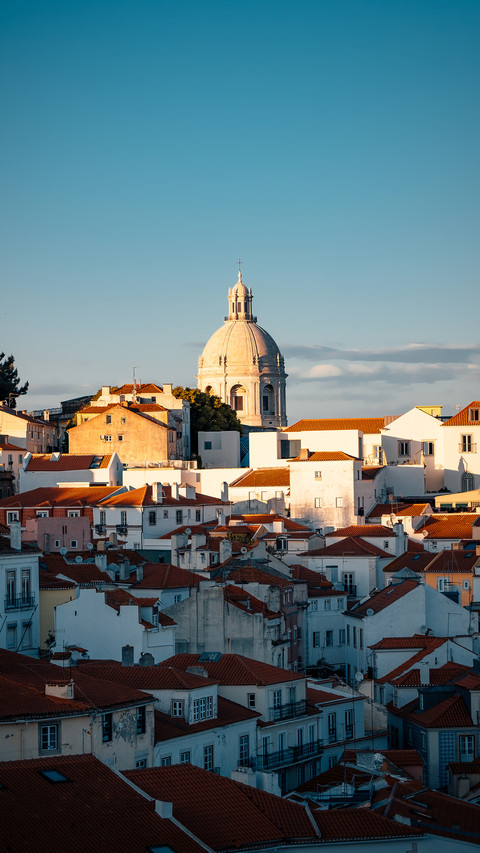 Lisbon the happy city of sunshine screenshot