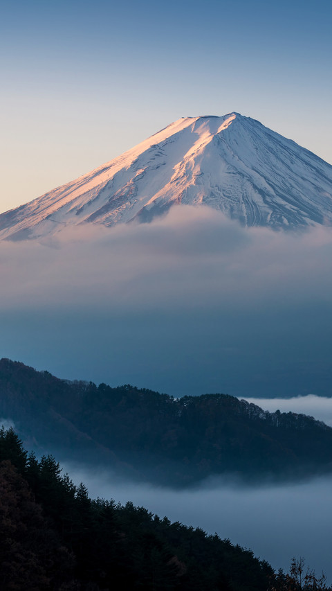 云雾缭绕的富士山 screenshot