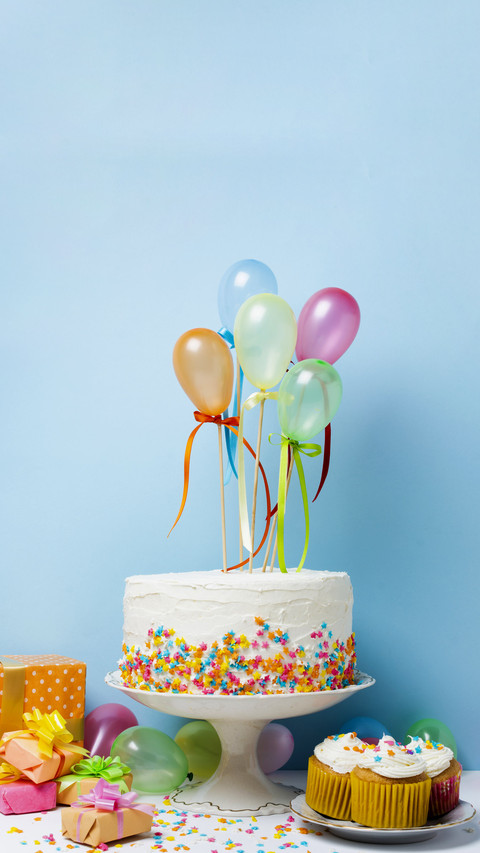 Birthday arrangement with colorful balloons screenshot