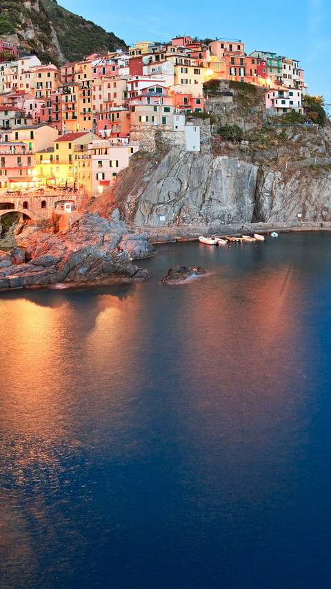 Night fishing village manarola cinque terre italy screenshot