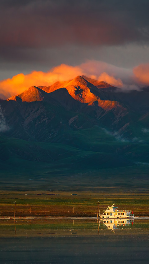 Golden Peak at Tea Cards Salt Lake at Sunrise screenshot
