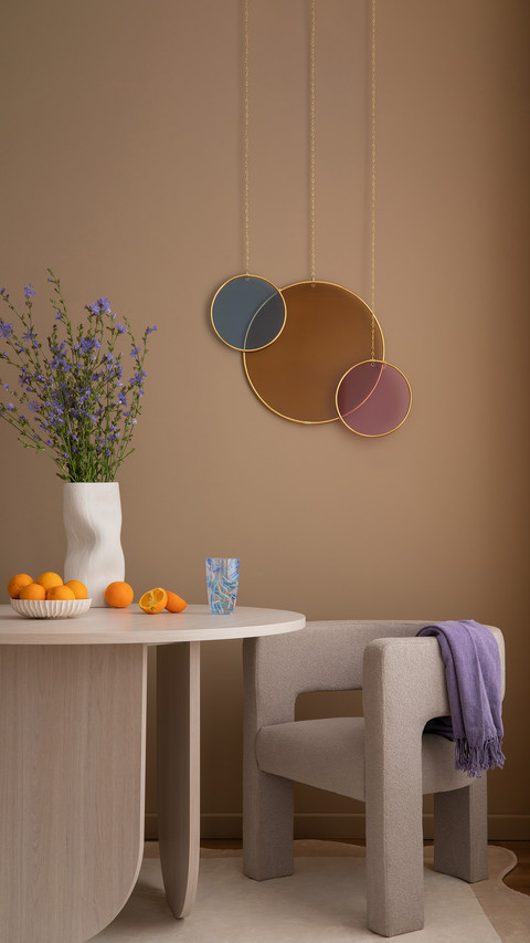 Interior design of warm dining room with round table screenshot