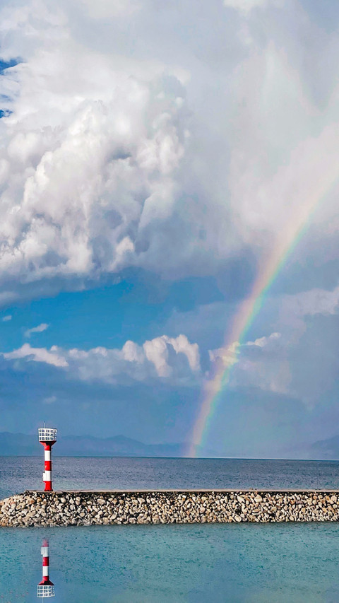 Saimai Lake lighthouse rainbow screenshot