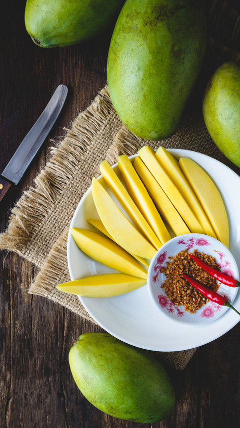 Mango dipped in chili pepper delicious double screenshot