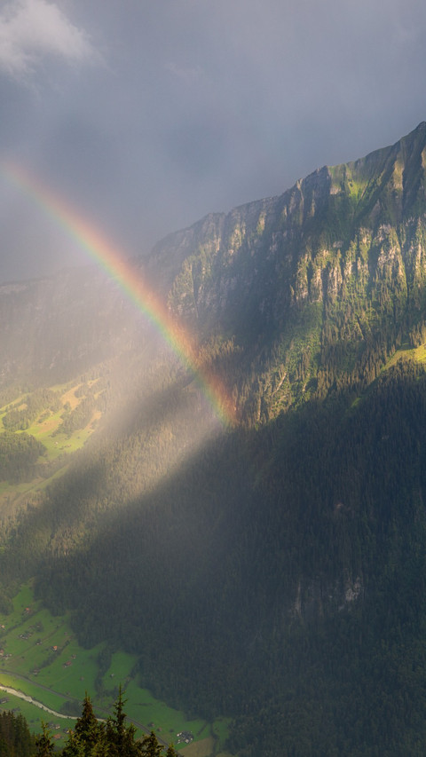 Rainbow of the Grindelwald Mountains screenshot