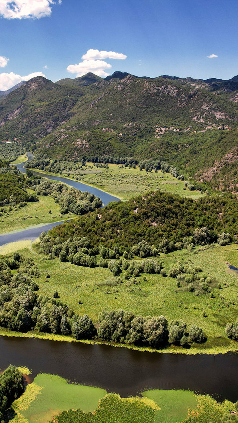 The scenery of the black mountain river screenshot