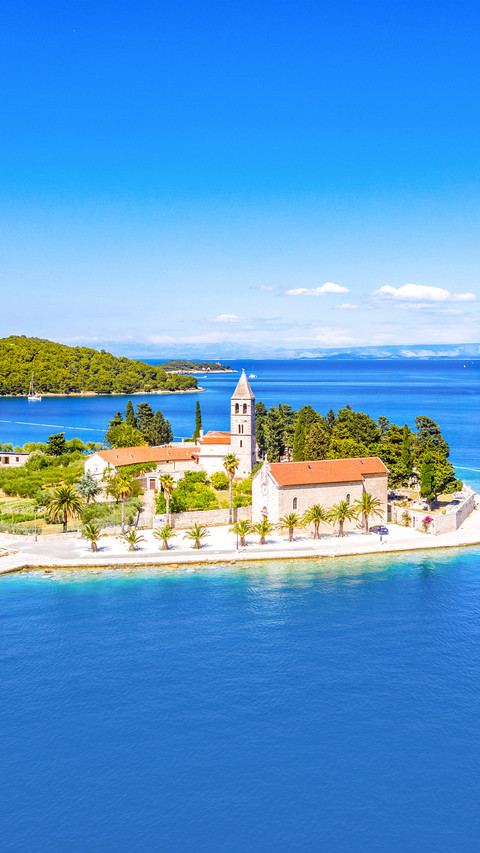 Prirovo Peninsula with Franciscan Monastery screenshot