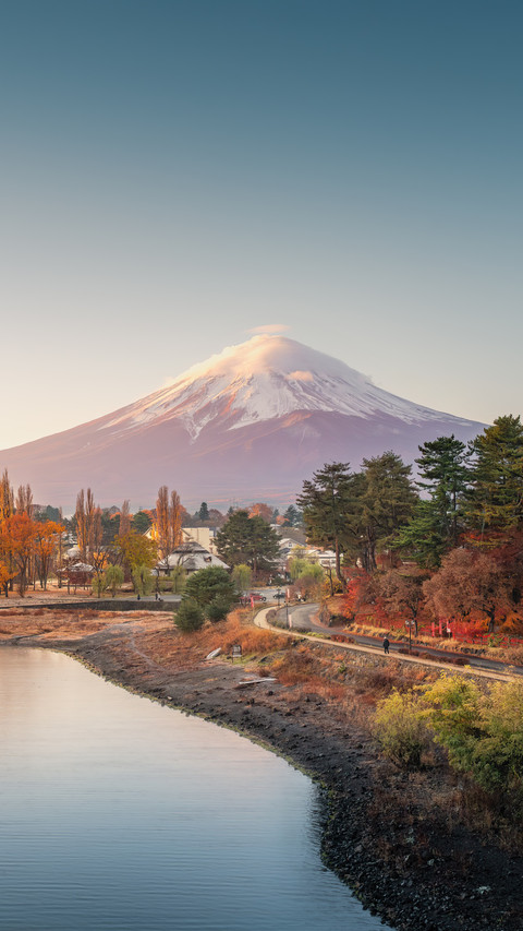 The morning light is beautiful by the foot of Mount Fuji screenshot