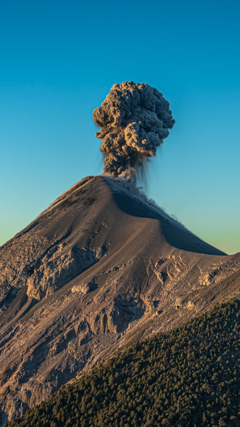 Eruption of Guatemala's Fuego Volcano screenshot