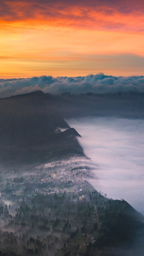 Fire clouds over east java screenshot