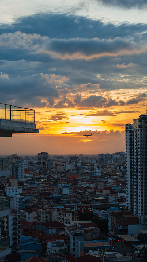 The cityscape of phnom penh cambodia screenshot